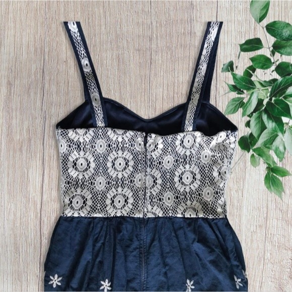 Rue 21 Navy White Lace Embroidered Floral Juniors Mini Sundress Size 7 - Picture 5 of 7